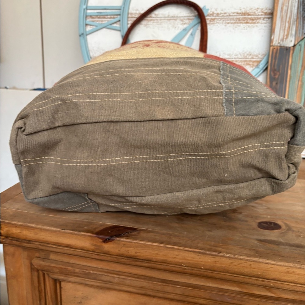 Handmade Duffel Bag Detail Barrel Shack $225 NWT! - Picture 3 of 4